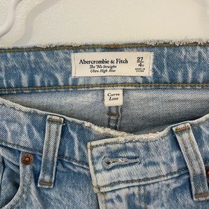 Abercrombie Curve Love 90’s Straight Ultra High Rise Jeans - 27 Short